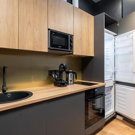 Lienes Iela Gem 1Br Apartment With Fireplace In Historic Unesco Center Riga Buitenkant foto