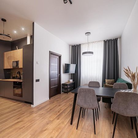 Lienes Iela Gem 1Br Apartment With Fireplace In Historic Unesco Center Riga Buitenkant foto