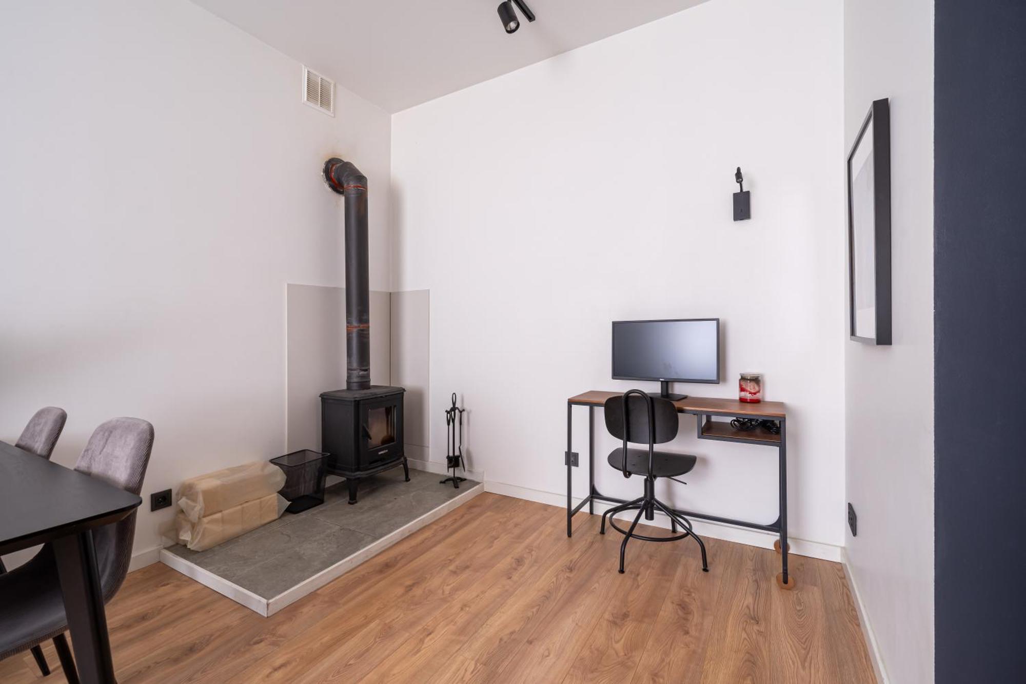 Lienes Iela Gem 1Br Apartment With Fireplace In Historic Unesco Center Riga Buitenkant foto