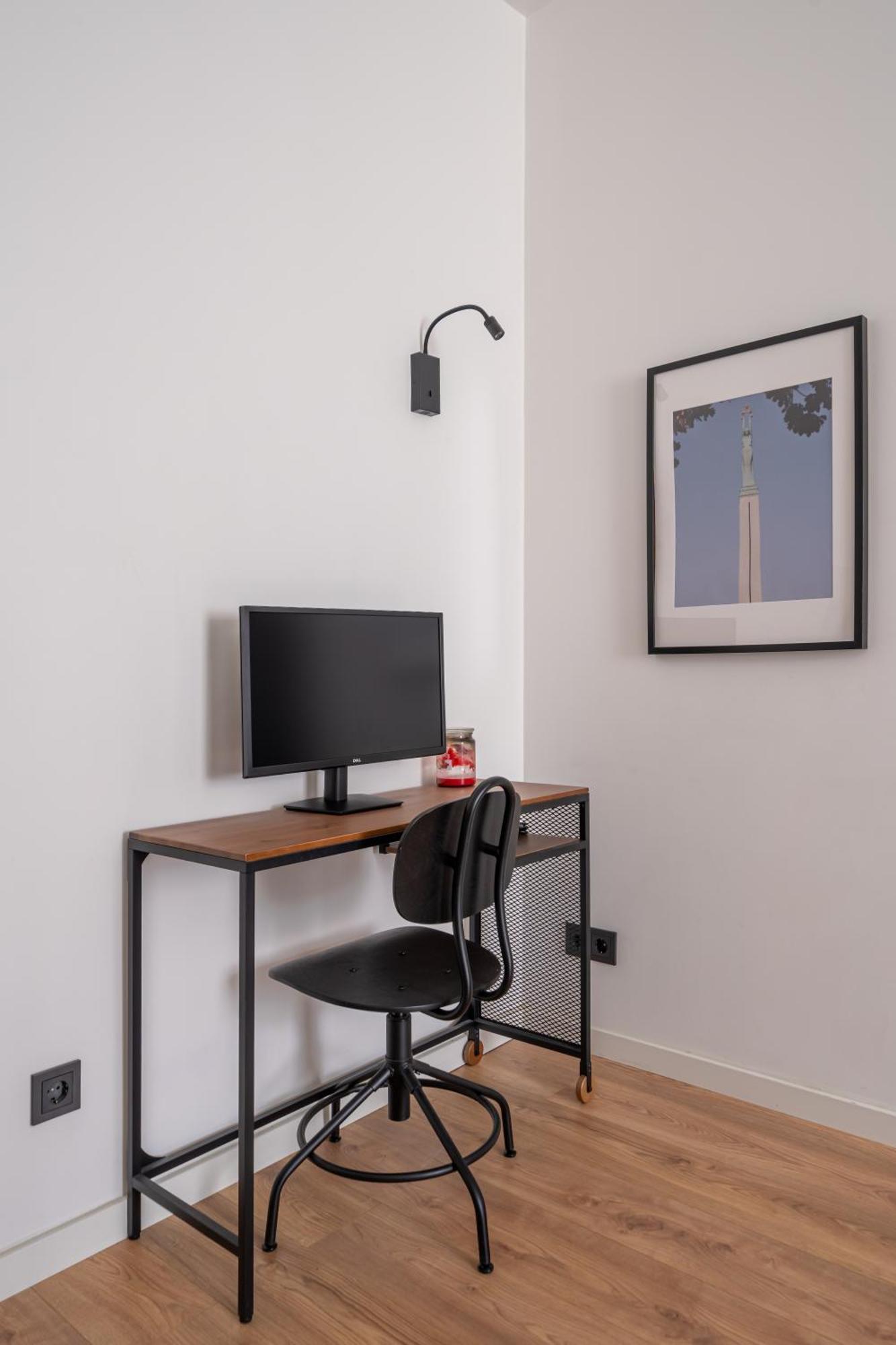 Lienes Iela Gem 1Br Apartment With Fireplace In Historic Unesco Center Riga Buitenkant foto