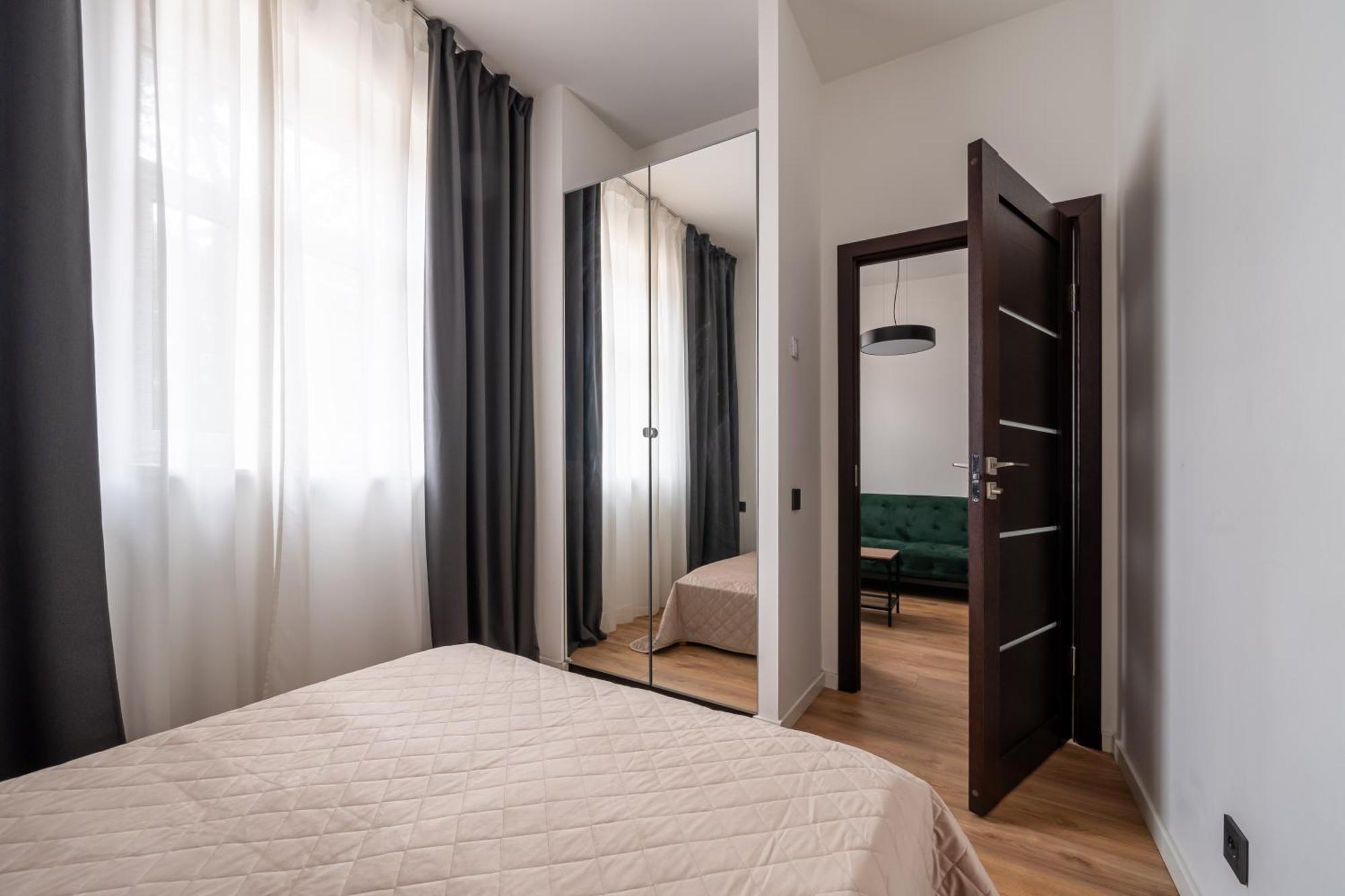 Lienes Iela Gem 1Br Apartment With Fireplace In Historic Unesco Center Riga Buitenkant foto